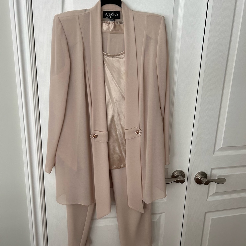 Gorgeous Women’s Pant Set, size 10.